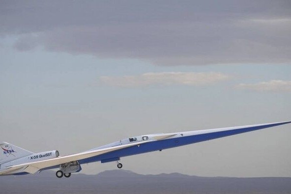 美国静音超音速飞机X-59完成首飞