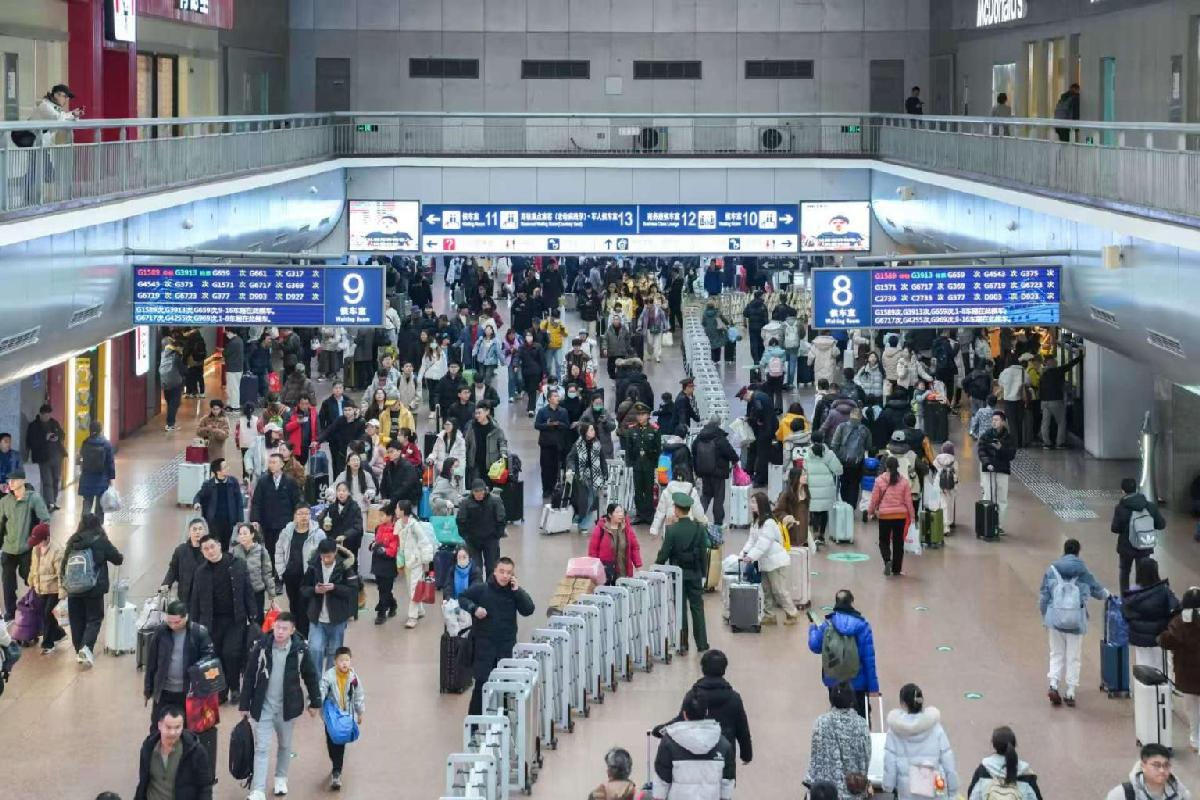 8天预计发送旅客1.58亿人次 铁路“五一”假期运输启动