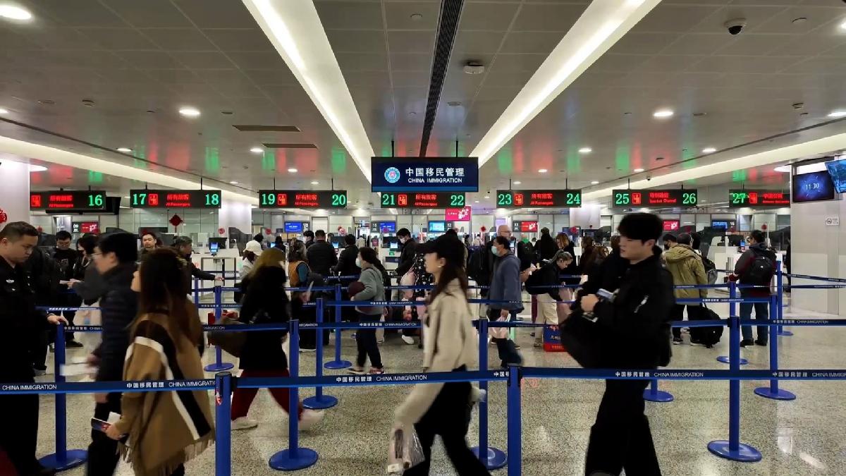 国家移民管理局：“五一”小长假预计日均出入境人员将达225万人次