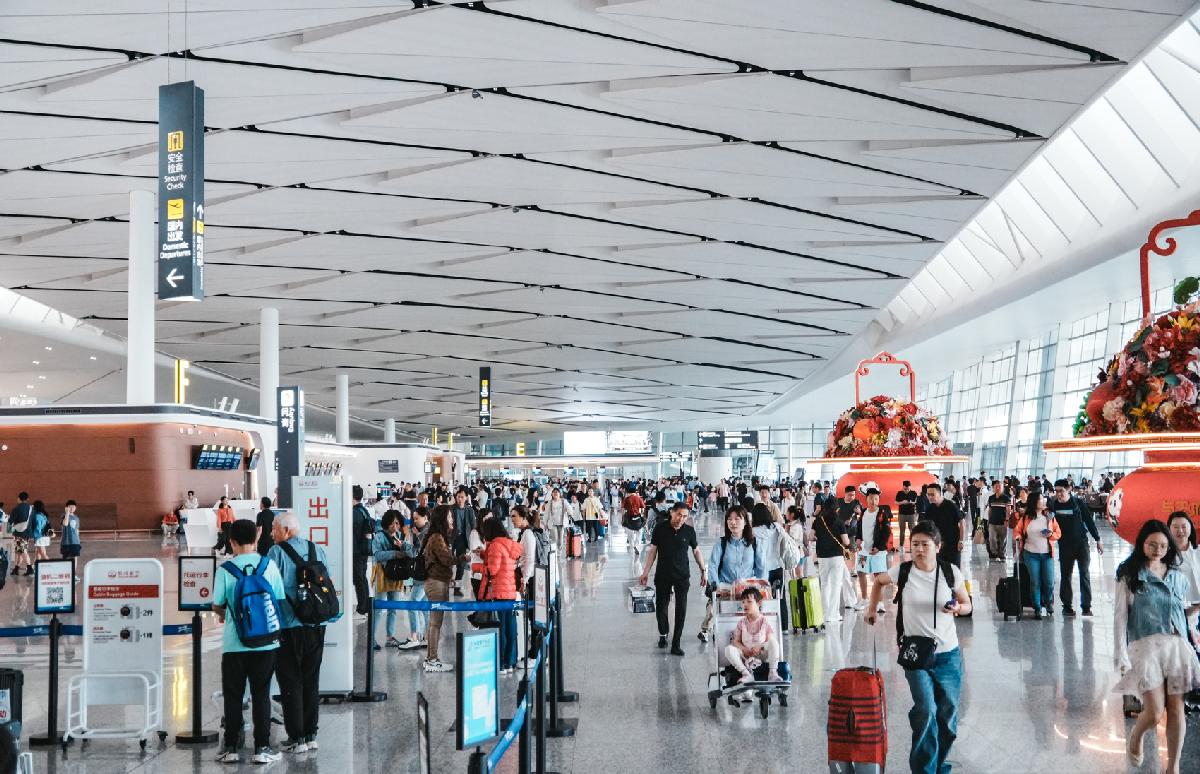 五一假期 成都航空口岸9万余人次出入境